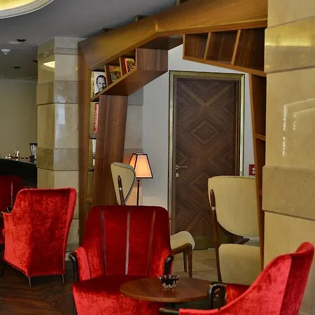 Mona - Special Class Hotel