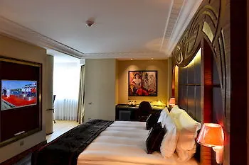 Mona - Special Class Hotel